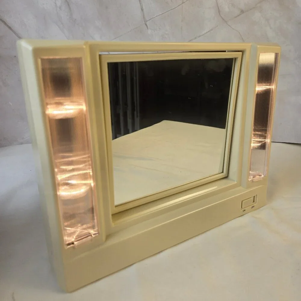 VTG Avon Light Up Make Up & Magnifying Mirror Battery Operated NWT Dead Stock